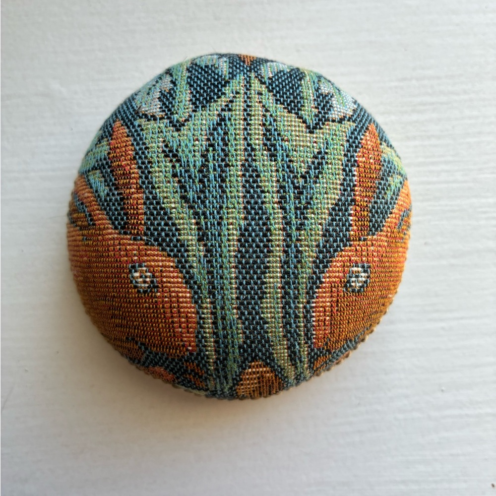 Vtg England tapestry Pin Cushion Rabbit - Picture 3 of 10